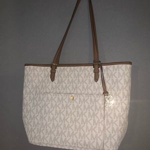 Michael Kors Vanilla Jet Set Tote!